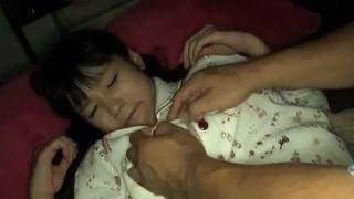 【個人撮影】成長した中学生の娘に興奮が押さえれず夜這い結構する鬼畜親父ｗｗ（近親相姦）