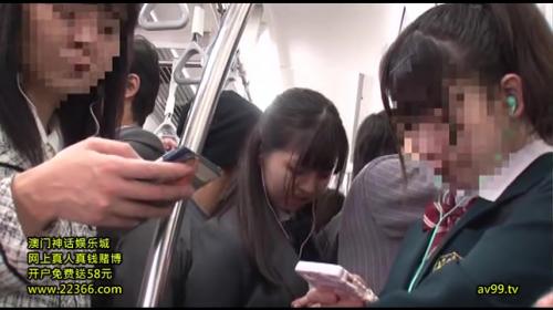 【中出し痴漢レイプ】満員電車で少女が鬼畜たちに中だし痴漢レイプされている所の一部始終を撮影した動画。