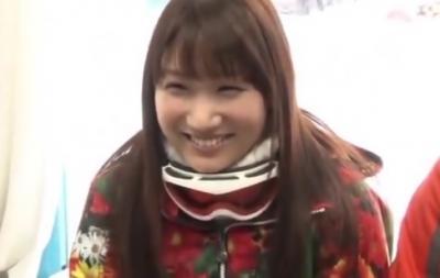 マジで可愛いスノボ美少女をマジックミラー号で寝取って中出し・・・