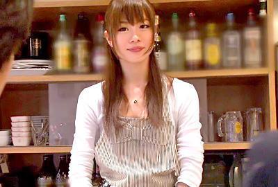 スレンダーなカフェ店員をガチ口説き！仕事終わりにSEX・・・