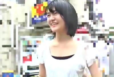 【素人ナンパ】幼く見えるロリ奥さんを口説いてハメ撮り！
