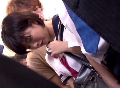 童顔なロリ女子高生が痴漢レイプの餌食に・・・