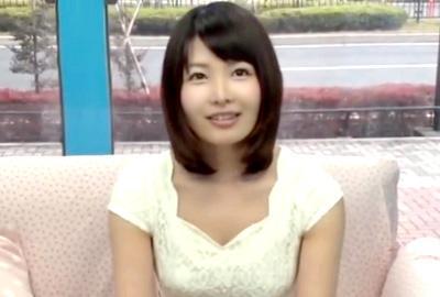 【マジックミラー号】フェロモンむんむんな人妻が童貞をパクっと食べちゃう！