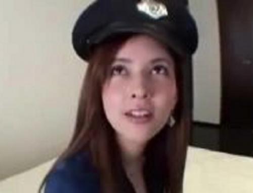 【コスプレエロ動画】めちゃくちゃかわいいハーフ美女が激ミニスカポリスコスでハメハメ♪