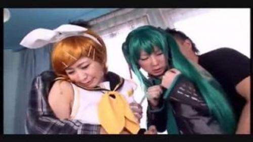 撮影会だったはずなのに乱交になってしまい戸惑いながらパコられるレイヤーｗｗ