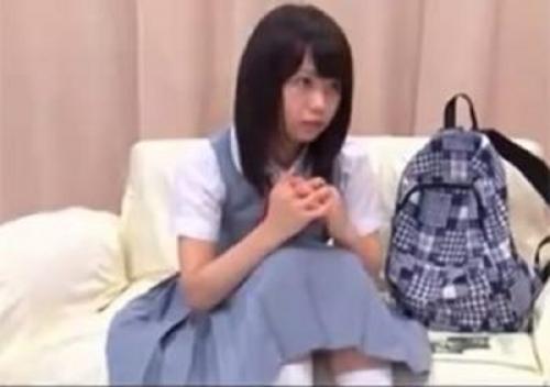 【コスプレエロ動画】修学旅行中の無垢なJKの性の悩みにこたえる！！Hに興味深々のチビマンをオトナチンポで滅多刺し
