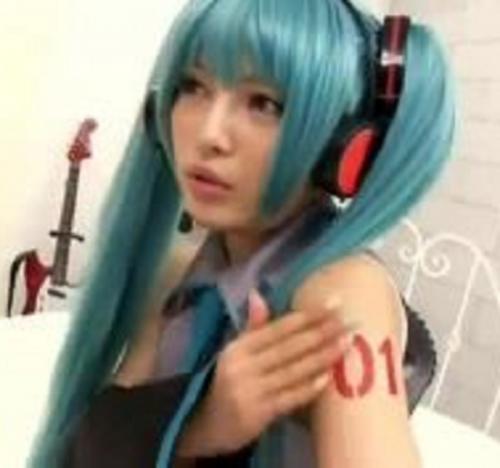 【初音ミク 3次エロ】初音ミクコスプレでセックス！ボカロよりも喘ぎがエロい！生脱ぎ美少女レイヤーがマジで凄い♡