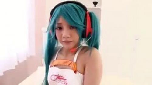 泣きそうな美少女レイヤーを巧みに騙してハメ撮り！