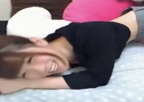 【素人ライブチャット】自宅でくつろぎすぎて服脱いじゃったw露出狂痴女の個人撮影w