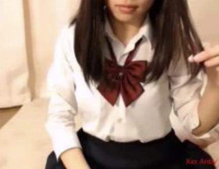 【制服姿を脱ぐJKを見ながらオナニーする人いる？】女子●生が自宅で脱ぎながら自分のスレンダーな体を配信するライブチャット
