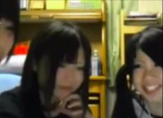 【中●生3人組のライブチャット】いきなりキスをし始めるJC同士が尊いヤバイやつw