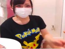 【装備はディルドと白い下着】ポケモンTシャツに身を包んだロリ少女が大人のおもちゃで遊ぶ生配信w