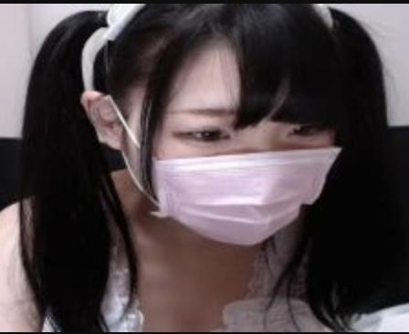 ロリ少女の公開ライブチャットでオナニーw電マの使い方が慣れてる美少女は巨乳ツインテール！！