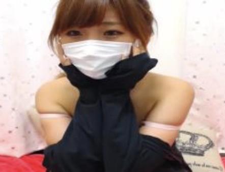 【ギャルなお姉さん顔に不釣り合いな爆乳】巨乳を寄せて上げて谷間を強調するライブチャットw
