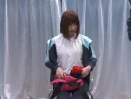 「この素人ｗｗエッチに慣れてないなぁ～！」超S級クラスの女子●生がMM号に初めて乗車w
