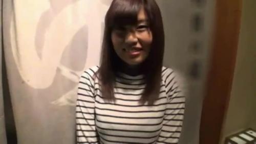 温泉街でナンパした美人眼鏡娘を男湯に入れたら男たちからガンガン突かれまくる！
