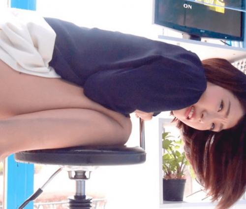 『そんなの恥ずかしい♡♡』MM号でアナウンサー志望の女子◯生とセックスのレッスンw