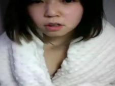 ☆ロリJCのオナニー☆中●生が親にバレないように毛布にくるまり自慰行為する動画流出♡