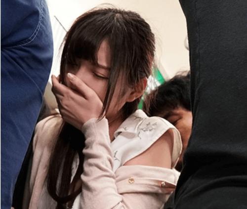 【潜在的に痴漢願望ある人は閲覧注意】痴漢をしても責任取れません！満員電車で気弱な女性に集団痴漢をするクズ男達！
