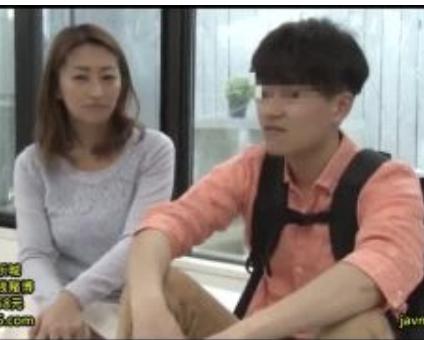 ◎個人撮影 熟女 人妻◎！閲覧注意！童貞を筆おろしする現場を納めた動画www