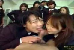 【女子●生　乱交】ドM男がJKに囲まれイタズラされるハーレム動画♡