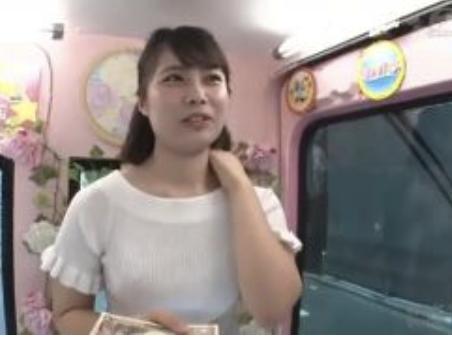 【素人ナンパ】「なんか興奮する？」着衣のまま色々とエッチなことをされる美少女❤︎