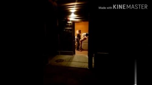 【素人】深夜の男子トイレで野外調教されているドMな網タイツ女