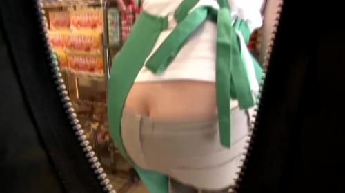 セックスレスで溜まっているスーパーのおばさんにオナニーを見せつける！たっぷり焦らして発情したところをハメる