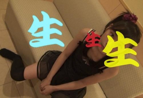 あからさまな幼児体系のロリ顔の中○生とハメ撮り！