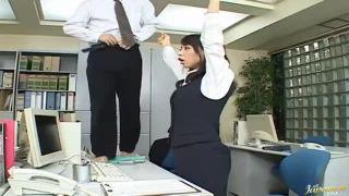 【晶エリー】しごおわ～♪身動きを封じられたお茶くみ社会人！残業の恨みを晴らしたい鬼畜同僚に上下マンコを強姦される！