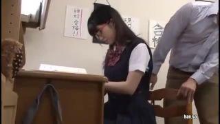 【桜ちずる】両親の目を盗んで…優等生風のメガネっ子女子高生が牙を剥いたゲス家庭教師に…
