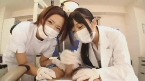 【ラッキースケベ】ココも治療が必要ですね♪虫歯そっちのけでヌイてくれる白衣のWヤリマンビッチ