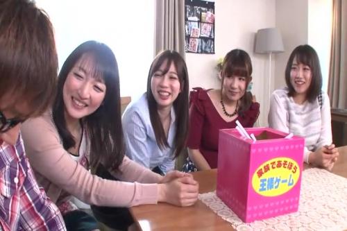 【正直裏山】息子総受けで始まる王様ゲーム♪黒一点男子をラップキスに爆乳ポッキーゲームで弄ぶ逆強姦的内容