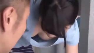 【西園寺れお】男的にはラッキースケベ！憂鬱なゴミ捨て行くと谷間モロ見えの美魔女奥様がいたので夢中で強姦！