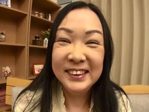 《熟女 おばさん》あぁ～誰でもいいからセックスしたい…!!! ドブスなおババだって生ハメで震える快感味わいたいwww