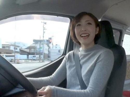 性欲満々セックス大好き女が男を逆ナンパ!!! ☆気に入った男を車に詰め込み肉棒シゴキwww