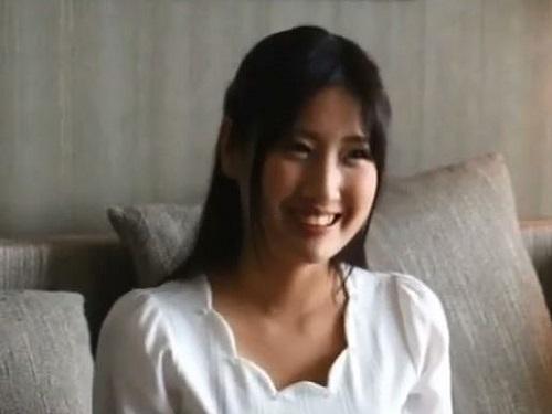《人妻さん》乳首の刺激だけでイッちゃう敏感淫乱妻!!! 亭主のチンポじゃ満たされずAV出演でプロの肉棒味わうwww