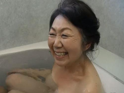 《六十路》久々セックスで恥ずかしい!!! でも気持ちよくてやめられなくて快感に恥じらいの笑みwww