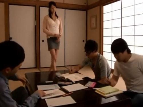 《五十路》淫乱美人教師の特別補修!!! 自宅に生徒集めて若いチンポを選り取り見取りwww