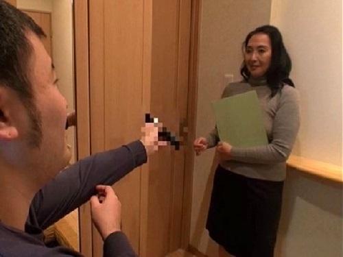 《五十路》お隣さんは近所で評判の淫乱痴女マダム!!! 欲求溜まりまくりの豊満肉体をハメたおしたwww