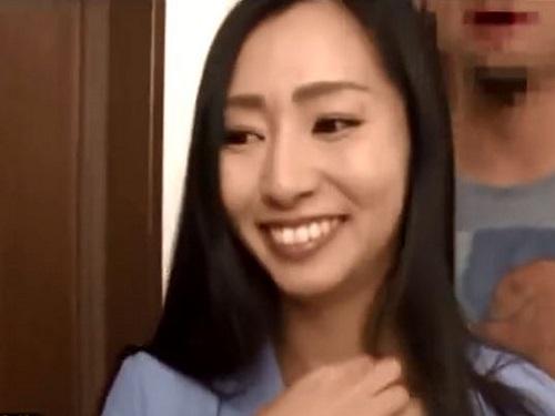 《人妻ナンパ》「ダメッ!! 家が近いし近所の人が…」☆そんな訳でホテルのベッドでチンポしゃぶって生ハメされる美人妻www