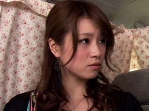 《人妻ナンパ》艶々色っぽい美人妻を車内で濡らす!!! エッチな気持ちにさせたらホテルでハメまくりwww