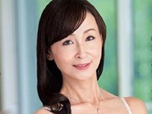 《四十路》若いチンポ最高!!! 息子の親友に脅されハメられたらすっかり虜になっちゃったwww
