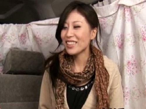 《人妻ナンパ》お上品な奥様は電マに反応しまくり!!! オマ○コ濡れ濡れにしてホテルへ急行www