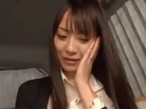 《人妻さん》団地妻は他人棒でエロ全開!!! ご無沙汰オマ○コは激ピストンに自宅でイキ潮もらして大悶えwww