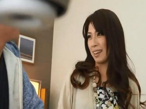 《熟女 おばさん》こんな綺麗なおばさんならナンパされて生ハメしたい!!! 四十路マダムが一大決心の年の差ナンパwww