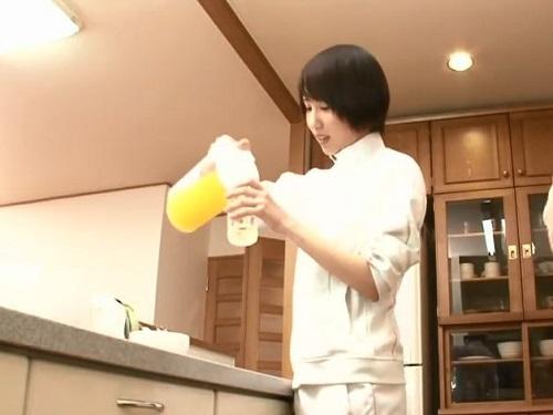 知らずに飲んだクスリで実姉が大発情!!! ヤリマン濡らして弟君のチンポしゃぶりまくりwww