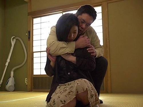 《ヘンリー塚本》肉棒欲しくてたまらない!!! 亭主放ったらかして他人棒にイキ狂うwww