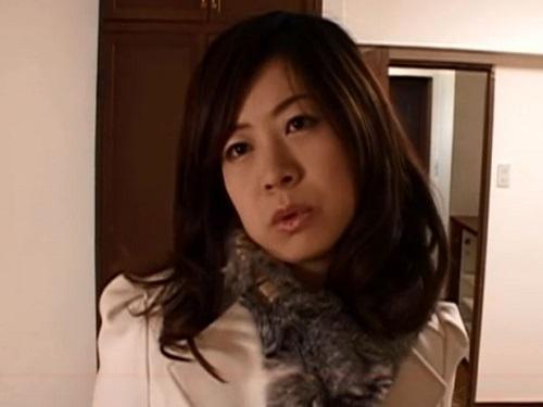 《ヘンリー塚本》有閑マダムがオンナに戻る昼下がり!!! セールスマン相手に脱いで求める欲求不満の奥さまwww