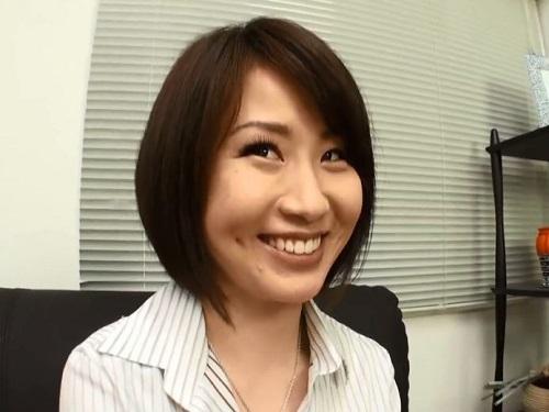 《人妻ナンパ》アンケートで釣られた奥様が乳首イジられエッチモード!!! あっさりパンツ脱がされ股開くwww